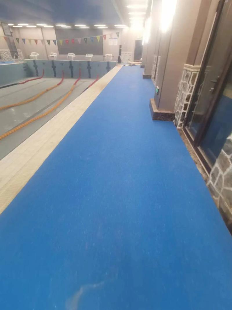 山東濟(jì)南游泳館專業(yè)防滑塑膠地板施工完畢!3.0厚,顏色齊全,